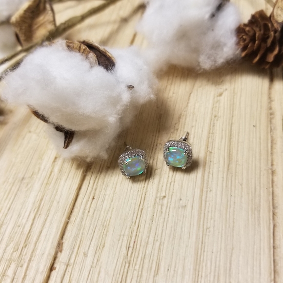 🌋🌋HOST PICK🌋🌋 Light Green GenuineOpal Cushion Cut Earrings in SILVER plating - Picture 10 of 13